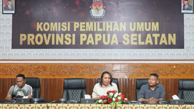 Rapat Pleno Penetapan Yusak Yaluwo sebagai Cawagub Papua Selatan Nomor Urut 01 oleh KPU Papua Selatan. (Foto: KPU PPS)