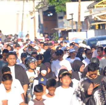 Raih Rekor MURI, Masyarakat Gowa Meriahkan Gerak Jalan Santai HUT Sulsel