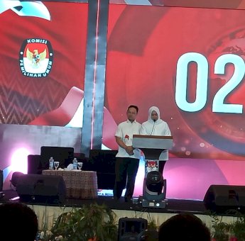 Saling Beri Ruang Berbicara, Aurama’ Kompak di Debat Perdana