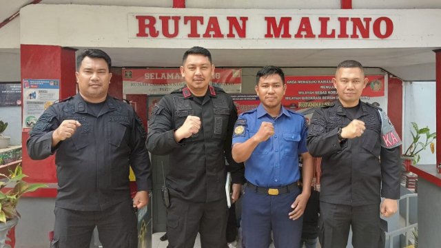 Ket : Kepala Rutan Malino, Dedy Sutriady Rija dan staf besama Damkar Gowa