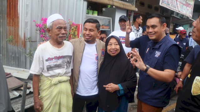 Ket : Warga Lakessi Sambut Blusukan Paslon Nomor Urut 3, Calon Wali Kota dan Wakil Wali Kota Parepare, Tasming Hamid dan Hermanto