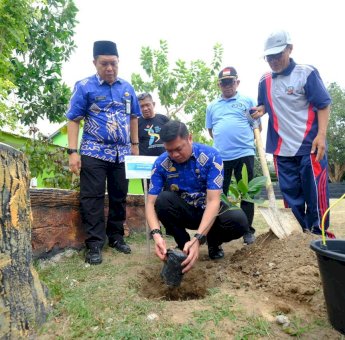Adnan Ikut Aksi Tanam Pohon Peringati HSN di Ponpes Sulhas Bajeng