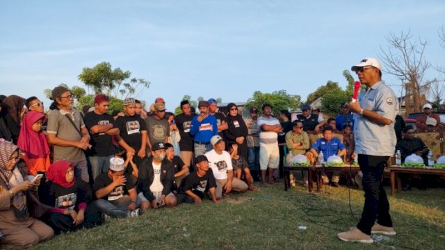 Calon Bupati Bulukumba Nomor Urut 2, Andi Muchtar Ali Yusuf saat kampanye dialogis di hadapan ratusan warga kelurahan Kasimpureng, kecamatan Ujung Bulu, Jumat (18/10/2024).