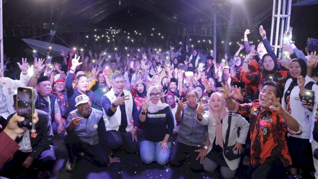 Ket: Andi Ina Kartika Sari dan Abustan Kampanye di Palakka
