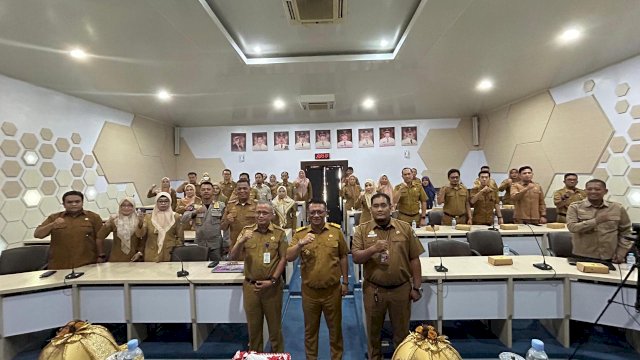 Diskominfo-SP Gowa saat melaksanakan Sosialisasi Peningkatan Keamanan Siber dan Pengelolaan Insiden Siber, di Baruga Karaeng Pattingalloang, Kantor Bupati Gowa, Selasa, (29/10/2024). (Dok. Humas Gowa)