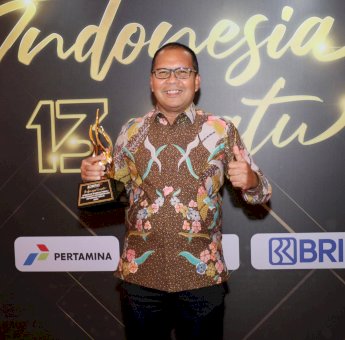 Danny Pomanto Terima Penghargaan Kota Terbaik Dalam Pelayanan dan Keterbukaan Informasi Publik