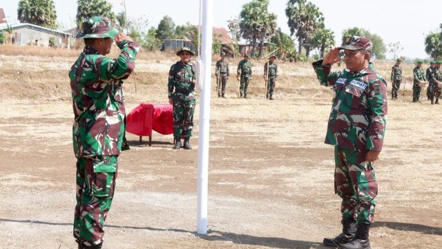 Pj Bupati Jeneponto, Junaedi Bakri saat membuka kegiatan TMMD ke-122 Tahun 2024 di Desa Tuju, Kecamatan Bangkala Barat, Kabupaten Jeneponto, Rabu (2/10/2024). (Foto: Istimewa)