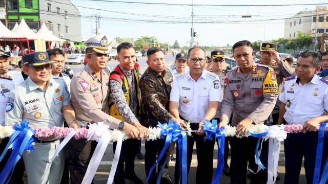 Wali Kota Makassar, Moh Ramdhan Pomanto saat meresmikan Operasional Simpang 3 Middle Ring Road Perintis Kemerdekaan-dr Leimena, Rabu (18/9/2024). (Foto: Istimewa)