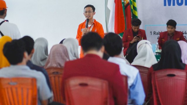 Calon Wakil Wali Kota Makassar nomor urut 3, Ilham Ari Fauzi Amir Uskara saat bersilaturahmi dengan Angkatan Muda Muhammadiyah Kota Makassar, Jumat (4/10/2024). (Foto: Istimewa)