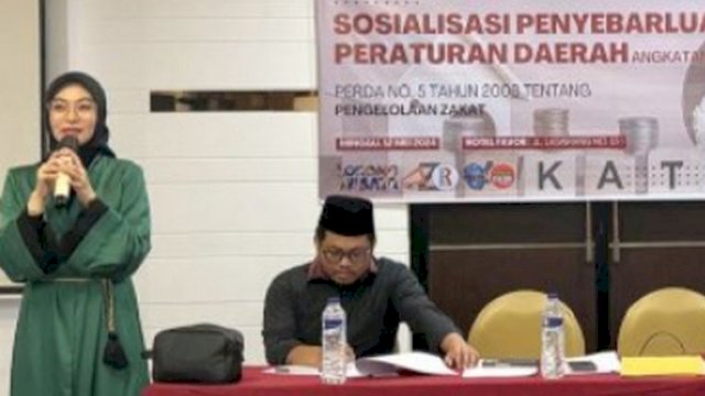 Anggota DPRD Makassar Makassar, Budi Hastuti saat menyosialisasikan Perda nomor 5 tahun 2006 tentang Pengelolaan Zakat di Hotel Favor, Jl Lasinrang, Jumat (12/4/2024). (Foto: Istimewa)