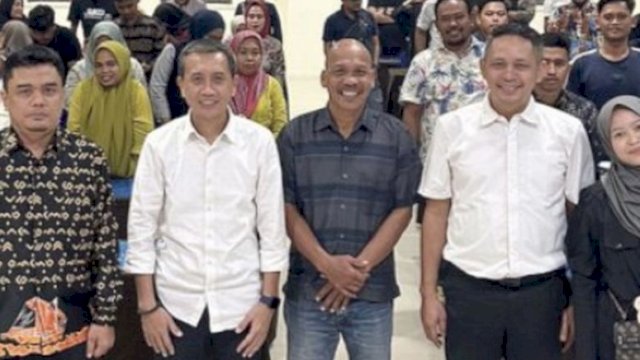 Anggota DPRD Makassar, Supratman saat menyosialisasikan Perda Nomor 6 Tahun 2019 tentang Kepemudaan di Hotel Grand Imawan Makassar, Selasa (16/4/2024). (Foto: Istimewa)