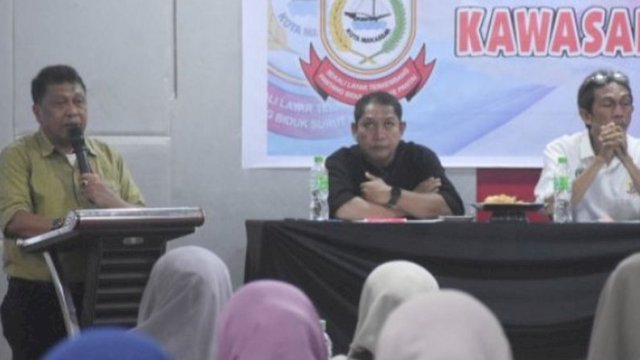 Anggota DPRD Makassar, Arifin Dg Kulle saat menyosialisasikan Perda nomor 4 tahun 2013 tentang Kawasan Tanpa Rokok di Hotel Royal Bay Makassar, Jl Sultan Hasanuddin, Selasa (30/4/2024). (Foto: Istimewa)