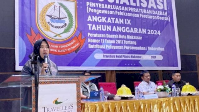 Anggota DPRD Makassar, Fatma Wahyuddin saat menyosialisasikan Perda Nomor 11 Tahun 2011 tentang Retribusi Pelayanan Persampahan di Hotel Travelers Makassar, Jl Lamadukelleng Buntu, Kamis (9/5/2024). (Foto: Istimewa)