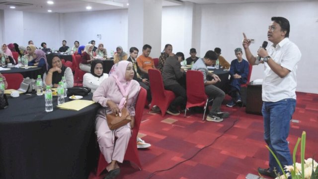 Anggota DPRD Kota Makassar, Abdul Wahab Tahir saat menyosialisasikan Perda Nomor 5 tahun 2018 tentang Perlindungan Anak di Hotel Royal Bay Makassar, Minggu (19/5/2024). (Foto: Istimewa)
