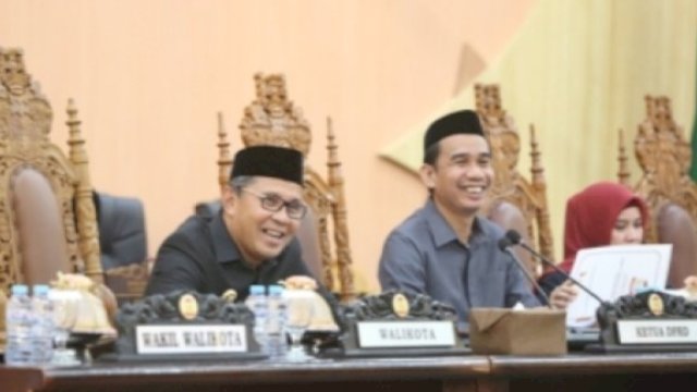 Wali Kota Makassar, Moh Ramdhan Pomanto dan Ketua DPRD Makassar, Rudianto Lallo pada rapat paripurna yang digelar Jumat (21/6/2024). (Foto: Istimewa)