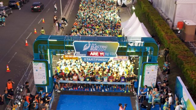 Antusiasme 6.470 pelari yang tengah bersiap di garis start dalam ajang PLN Electric Run 2024 di Scientia Park, Gading Serpong, Tangerang, Minggu (6/10/2024). (Foto: Istimewa)