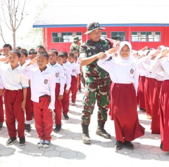 Satgas TMMD ke-122 Bawakan Materi PBB dan Wawasan Kebangsaan untuk Siswa SDN 21 Bangkala Barat