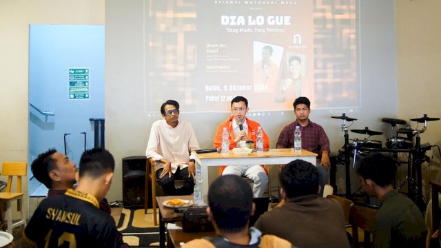 Calon Wakil Wali Kota Makassar, Ilham Ari Fauzi saat hadir dalam dialog yang digelar Aliansi Matahari Muda di Kotakopi, Jalan Serigala, Kota Makassar, Rabu (9/10/2024). (Foto: Istimewa)