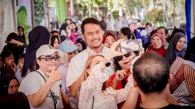 Calon Wali Kota Makassar, Andi Seto Gadhista Asapa saat melakukan kampanye dialogis di Kelurahan Bontorannnu, Kecamatan Mariso, Makassar, Minggu (13/10/2024). (Foto: Istimewa)