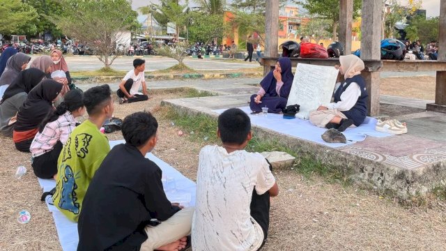 Ket : DPC Kebangkitan Siswa Nusantara (KESAN) Kota Parepare saat menggelar diskusi 