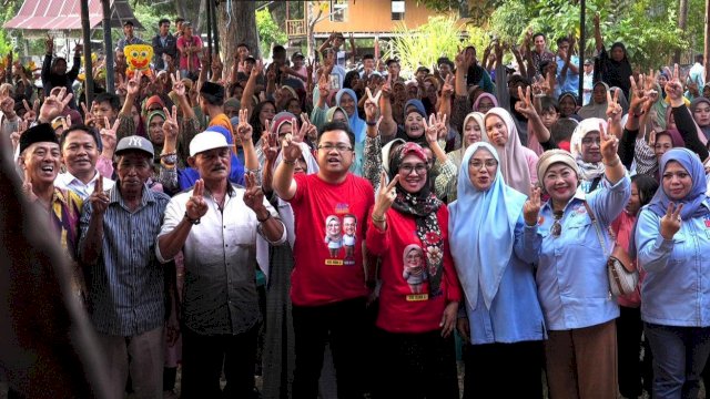Pasangan Calon Bupati dan Wakil Bupati Gowa, Husniah Talenrang-Darmawangsyah Muin mengimbau kepada seluruh pendukungnya untuk menjaga suasana kondusif saat debat kandidat perdana, Selasa (15/10/2024) malam. (Foto: Istimewa)
