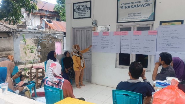 Ket : Pendamping LBK-KK Sipakamase melakukan FGD