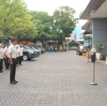 Tekankan Peningkatan PAD dan Kekompakan, Ambar Pimpin Apel Pagi Bapenda Makassar