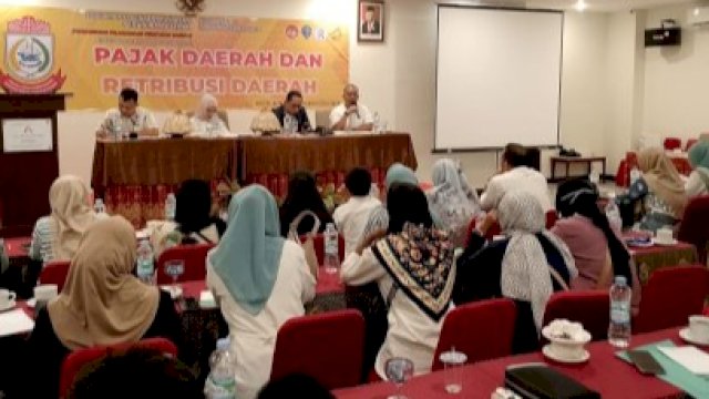 Bapenda Makassar menyosialisasikan soal pajak daerah dan retribusi daerah di Hotel Almadera, Sabtu (31/8/2024). (Foto: Istimewa)