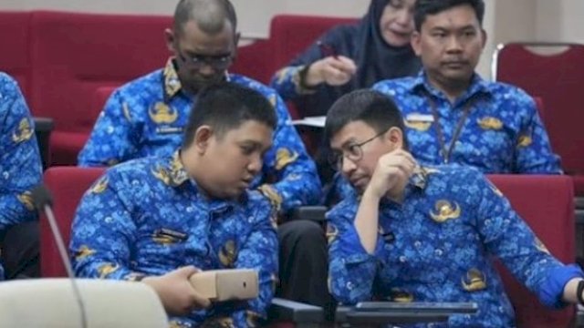 Sekretaris Bapenda Makassar, Muh Fuad Arfandi menghadiri rapat Indepth Interview Kepuasan Pengguna MCP di Kantor Balai Kota Makassar, Rabu (17/7/2024). (Foto: Istimewa)