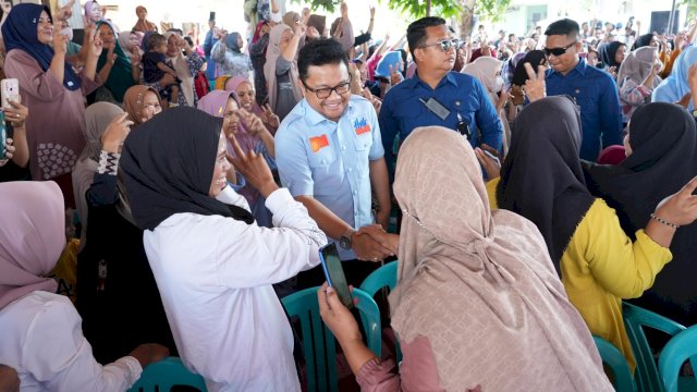 Calon Wakil Bupati Gowa, Darmawangsyah Muin saat menghadiri  silaturahmi bersama warga Kelurahan Kalebajeng, Kecamatan Bajeng, Gowa, Kamis (17/10/2024). (Foto: Istimewa)