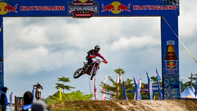 Seri ketiga atau seri pamungkas Kratingdaeng Supercrosser 2024 Dirtwar Energy akan digelar di Makassar pada 26-27 Oktober mendatang. (Foto: Istimewa)