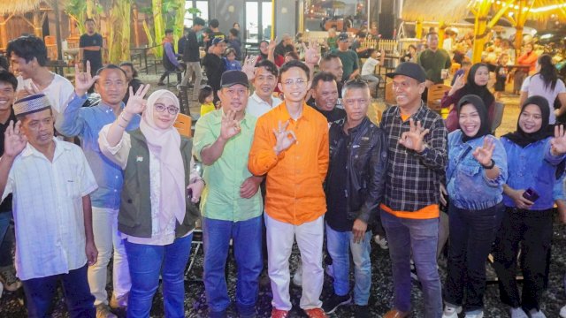 Komunitas seniman se-Kota Makassar menyatakan dukungannya untuk Calon Wakil Walikota Makassar, Ilham Ari Fauzi Amir Uskara. (Foto: Istimewa)