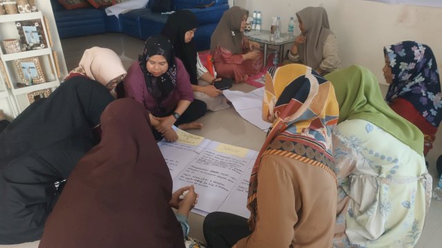Ket : Kelompok Konstituen (KK) Bahagia saat melakukan diskusi
