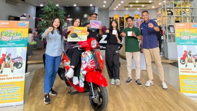 Foto bersama pemenang Fazzio Gaya Gue yang mendapatkan hadiah utama satu unit Yamaha Fazzio, tablet dan Apple Airpod. (Foto: Istimewa)
