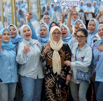 Istri Adnan Purichta Komandoi Ribuan Perempuan Dukung Husniah-Darmawangsyah