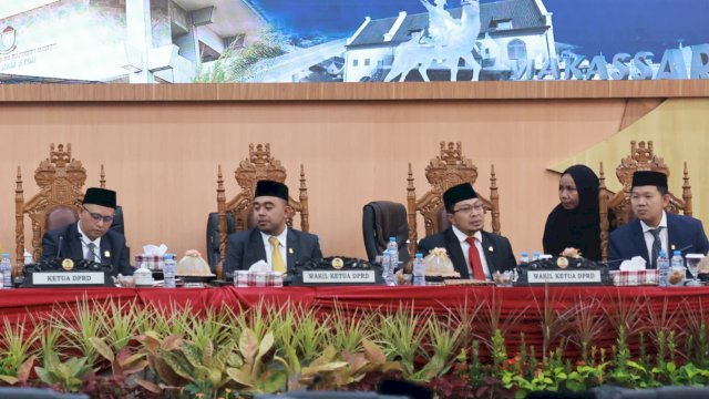 Empat pimpinan definitif DPRD Kota Makassar periode 2024-2029 resmi dilantik, Kamis (24/10/2024). (Foto: Istimewa)