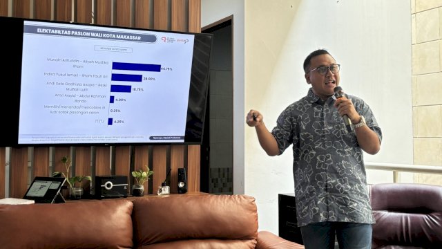 Direktur CRC, Imam Soeyoeti saat memaparkan hasil surveinya di Makassar, Selasa (29/10/2024). (Foto: Istimewa)