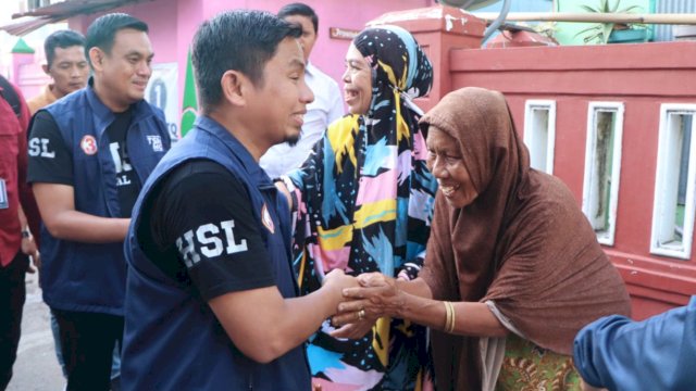 Ket: Warga Kelurahan Sumpang Minanggae sambut Tasming Hamid dan Hermato saat blusukan