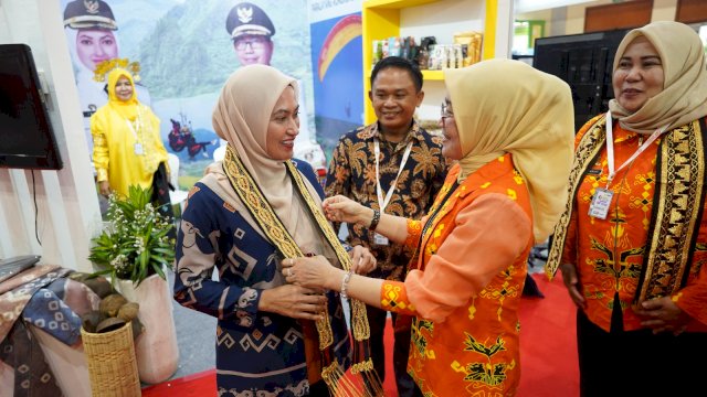 Bupati Luwu Utara Indah Putri Indriani saat menghadiri Apkasi Otonomi Expo 2024 yang dibuka secara resmi oleh Presiden RI, Joko Widodo di Jakarta Convention Center (JCC). (ist)