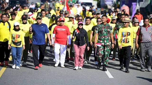 Jalan santai mengawali rangkaian kegiatan peringatan HUT KE-79 RI di Luwu Utara.(ist)