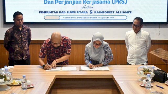 Bupati Luwu Utara Indah Putri Indriani menandtangani MOU dan PKS membangun dan meningkatan kesejahteraan masyarakat melalui program yang menitikberatkan pada pembangunan hijau dan biru yang inovatif, inklusif, terintegratif, serta berkelanjutan melalui program Landscape Sehat. (ist)