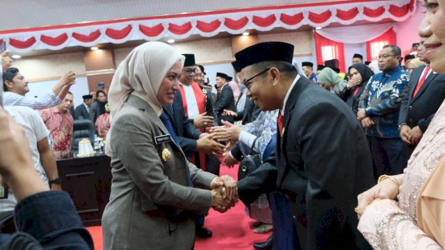 Bupati Luwu Utara Indah Putri Indriani menghadiri pelantikan anggota DPRD Luwu Utara terpilih di gedung DPRD Luwu Utara. (ist)