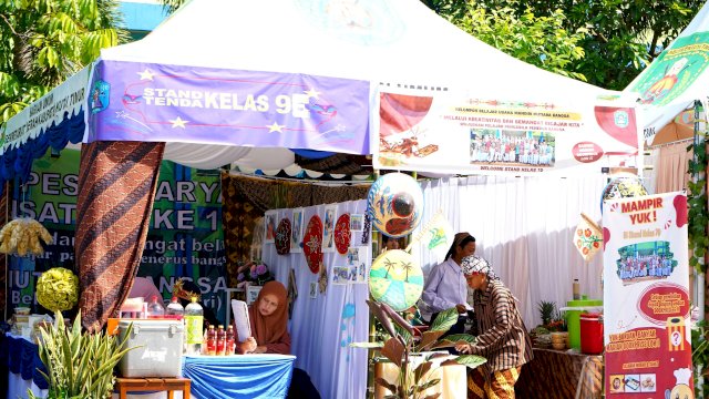 SMP Negeri 1 Sangatta Utara, menggelar Pesta Karya ke-10, yang dilaksanakan di halaman sekolah, Selasa (05/11/2024).