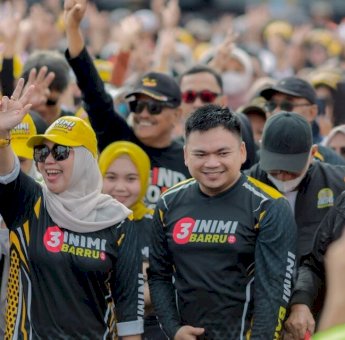 Meriah! Ribuan Warga Tanete Rilau Tumpah Ruah dalam Jalan Sehat Bersama Andi Ina-Abustan