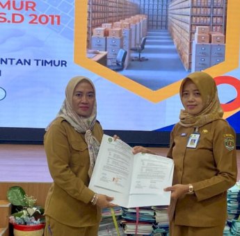 Bersama DPK, Dispora Kaltim Lakukan Pemusnahan Arsip dan Penyerahan Arsip Statis