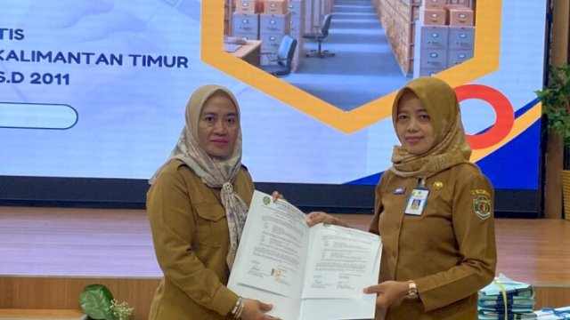 Penyerahan arsip statis dari Dispora kepada DPK Kaltim. (Dok.Republiknews.co.id/Nr)