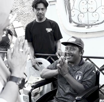 Tempuh Satu Kilometer Gunakan Kursi Roda Bertemu Andi Ina-Abustan, Hamzah Menaruh Harapan Besar Perubahan Barru Lebih Baik