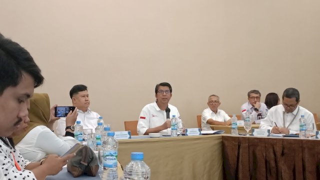 Kepala OJK Sulselbar Darwisman, di sela-sela Journalist Class Angkatan 10 OJK, di The Rinra Hotel Makassar, kemarin. (Dok. Chaerani/Republiknews.co.id)