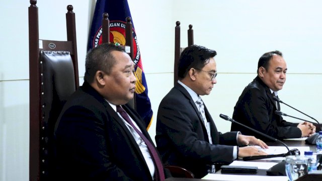 Sidang Majelis KPPU dengan agenda menghentikan pemeriksaan dugaan pelanggaran persaingan usaha PT Shopee International. (Dok. KPPU RI)