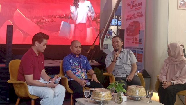 Ketua Umum APPBI DPD Sulselbar, Ricky Theodores (kedua kiri) dan Kepala Dinas Pariwisata Kota Makassar, Muhammad Roem, di sela-sela Prescon Great Sale Makassar 2024, di Mall Ratu Indah, Kamis, (07/11/2024). (Dok. Chaerani/Republiknews.co.id)